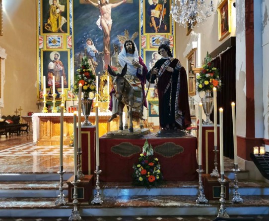 La hermandad del Stmo. Cristo Rey en su entrada triunfal en Jerusalén “La Borriquilla” ha celebrado la función principal de instituto en honor a su titular.