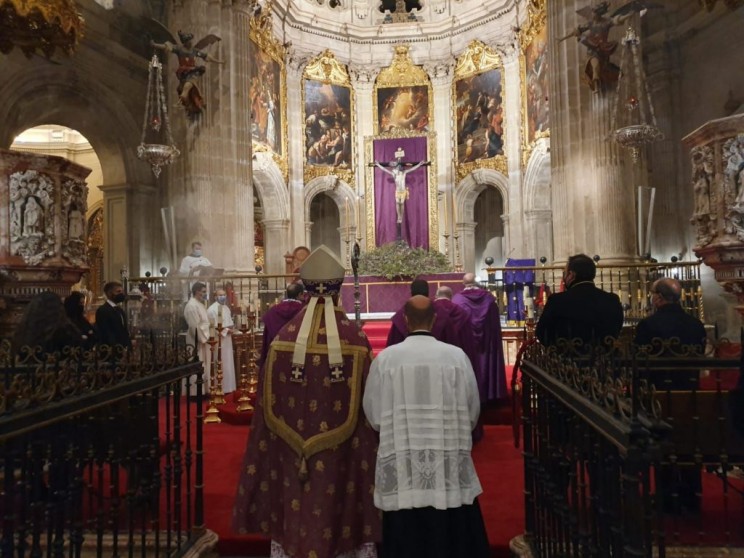La federación de hermandades y cofradías de Semana Santa de Guadix , celebró en la tarde del sábado 20 de febrero el Vía Crucis oficial de la ciudad.