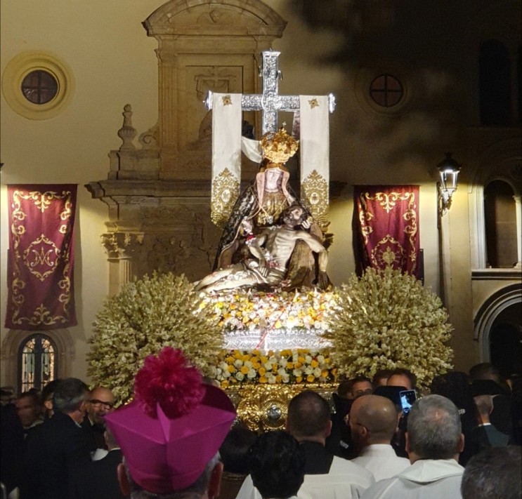 La Federación acompaña a nuestra Patrona, la Virgen de las Angustias tanto en sus cultos como en su salida procesional.