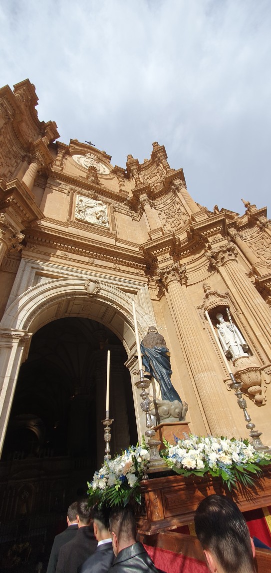 La Federación de Hermandades y Cofradías de Semana Santa de Guadix participa en los actos de la S.A.R.I. Catedral de Guadix y visita a las Hermandades y Cofradías en las que sus titulares se encontraban en veneración con motivo día de la Inmaculada Concepción de María.