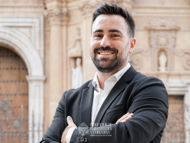 José Luis Fernández Barquier, presentador del Cartel Oficial de la Semana Santa de Guadix 2026